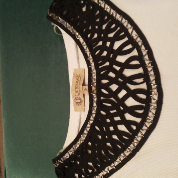 White sleeveless top with wide black collar - Picture 3 of 4